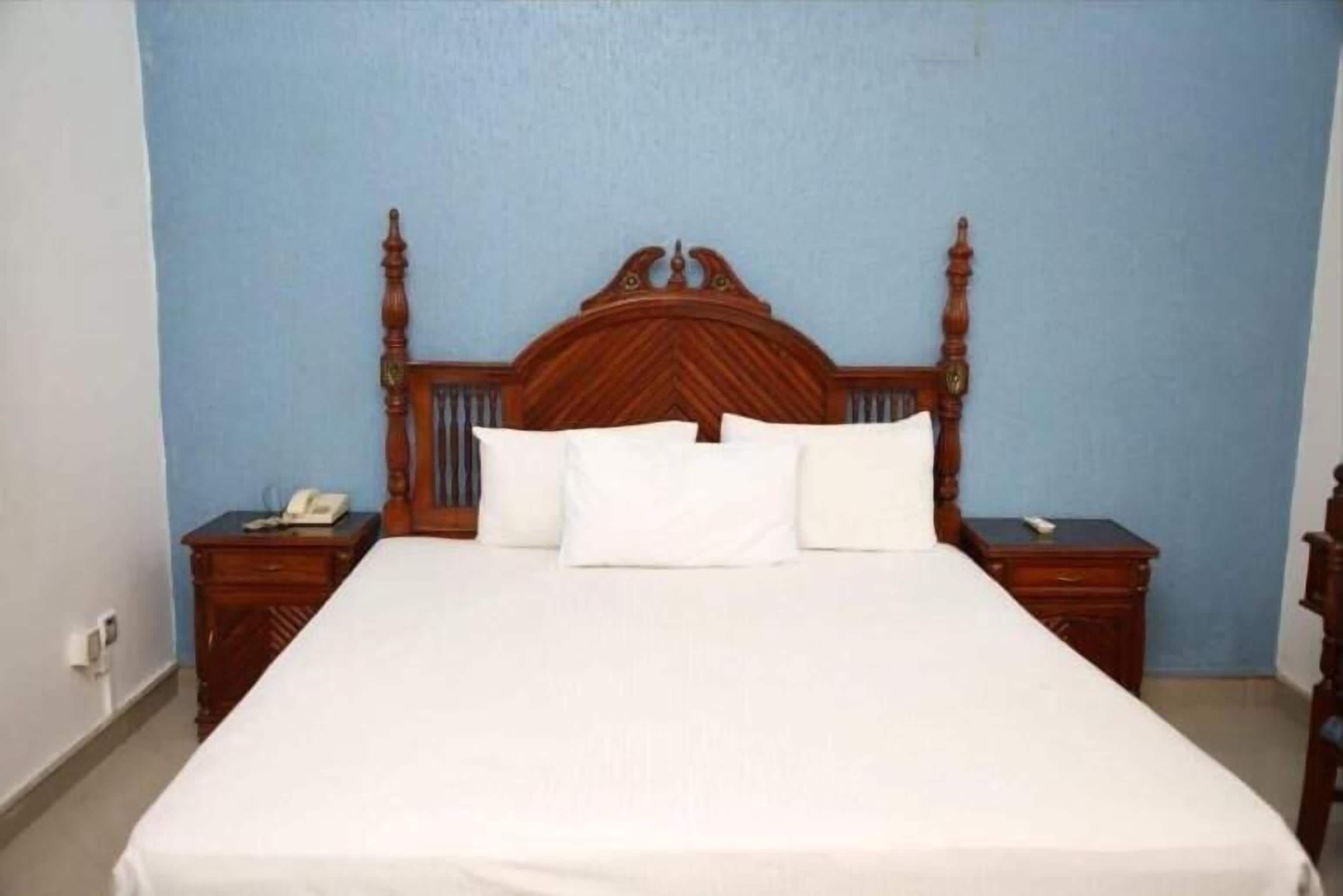 deluxe double or twin room | iron/ironing board, free wifi, bed sheets