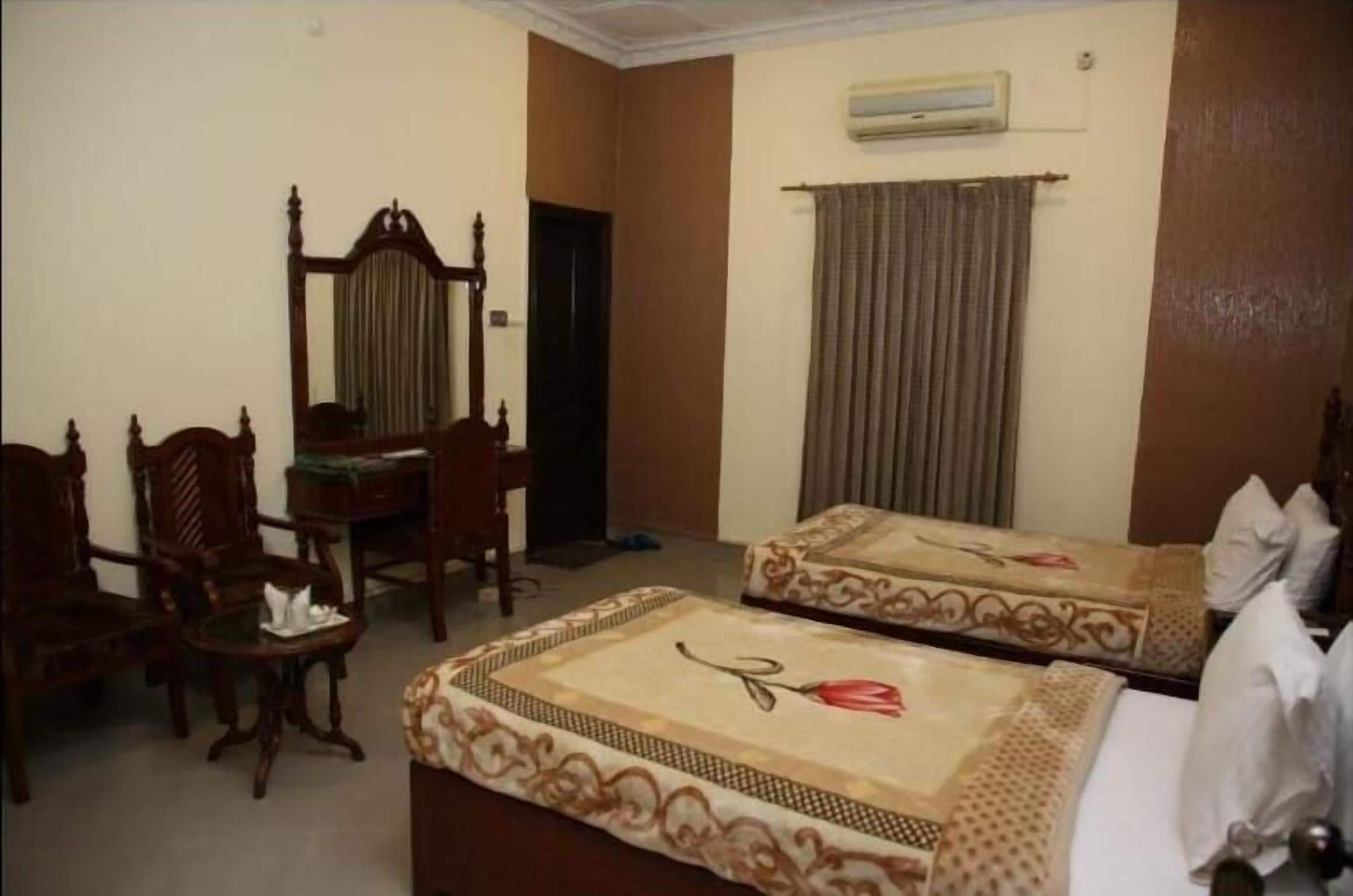 deluxe double or twin room | iron/ironing board, free wifi, bed sheets