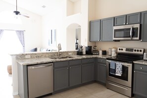 微波炉、烤箱、炉灶、洗碗机