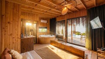 Cedrus Wood House | Egyptian cotton sheets, premium bedding, Select Comfort beds, minibar