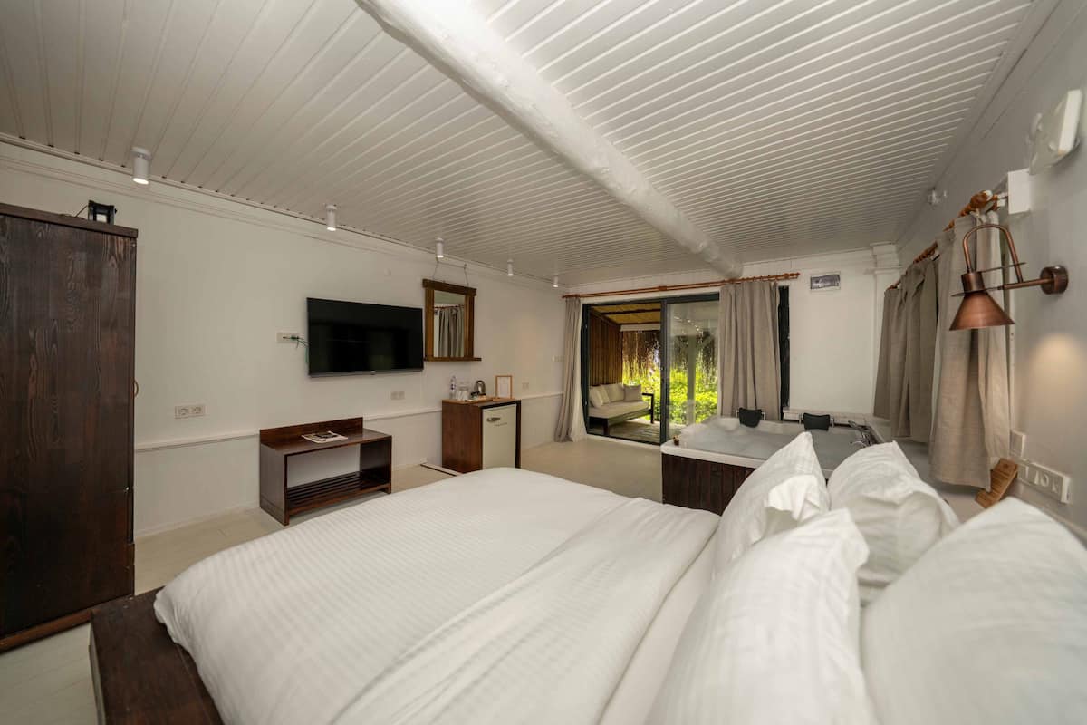 Stone House | 1 bedroom, Egyptian cotton sheets, premium bedding, Select Comfort beds