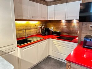 Kühlschrank, Mikrowelle, Geschirrspüler