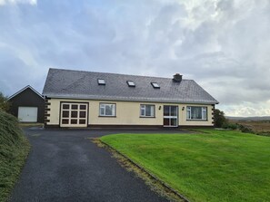 Exterior - Tigh Mhartin (Derravonniff)