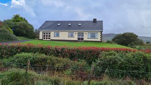 Cottage | Interior - Tigh Mhartin (Derravonniff)