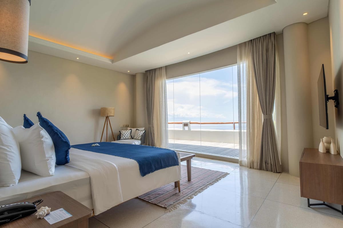 Penthouse, Ocean View | 1 bedroom, Egyptian cotton sheets, premium bedding, pillowtop beds