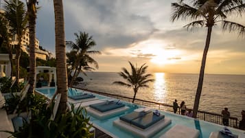 Quầy bar trên bãi biển