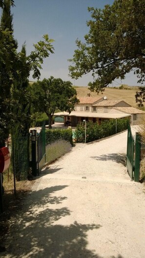 Property grounds - Villa private pool Jacuzzi in panoramic position. Special offers from May to September (Fossombrone)