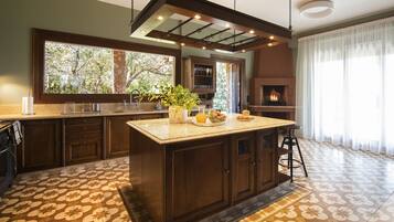 Vila Superior, 5 kamar tidur, pemandangan laut | Dapur pribadi | Lemari es besar, microwave, oven, dan kompor