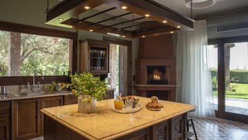 Superior Villa, 5 Bedrooms, Sea View | Private kitchen | Full-sized fridge, microwave, oven, stovetop