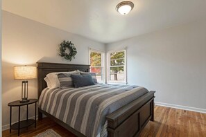 2 室のベッドルーム、アイロン / アイロン台、旅行用ベビーベッド、WiFi (無料)