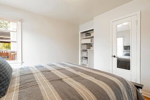 2 bedrooms, iron/ironing board, travel cot, free WiFi