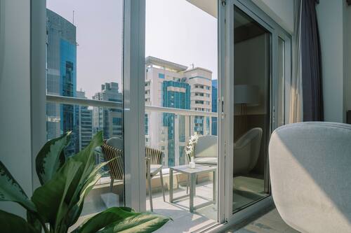 Hypo-allergenic bedding, minibar, in-room safe, desk