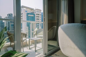 Literie hypoallergénique, minibar, coffres-forts dans les chambres