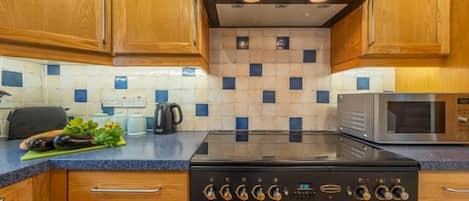 Microwave, dishwasher
