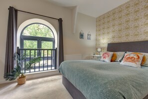 2 bedrooms, iron/ironing board, Internet, bed sheets