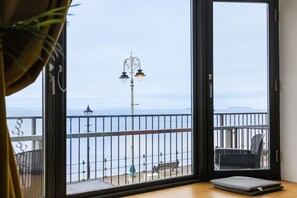 奢華公寓 (Cliff View) | 獨特裝潢、布置獨特、筆電工作空間、熨斗/熨衣板