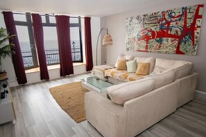 Living area - Beachcliff Hotel and Apartments (Penarth)