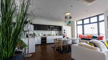 Luxury Apartment (The Hideaway) | Individually decorated, individually furnished, laptop workspace