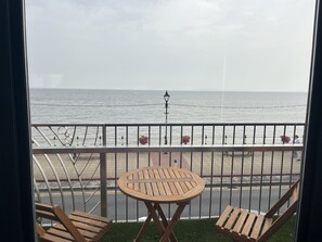 View from room - Beachcliff Hotel and Apartments (Penarth)