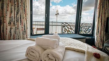 Standard Room, 1 Bedroom, Sea View | 1 bedroom, individually decorated, individually furnished