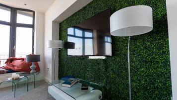 Luxury Apartment (The Hideaway) | Individually decorated, individually furnished, laptop workspace