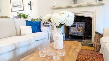 Smart TV, fireplace, offices