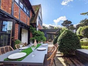 تناول الطعام بالخارج