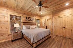 5 bedrooms, iron/ironing board, free WiFi, bed sheets