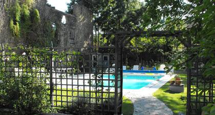 L’Impasse du Temple - Superb Holiday House, 5+ beds, beautiful gardens, pool