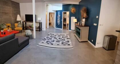 Loft of 175 mÂČ - 150 m from the beach