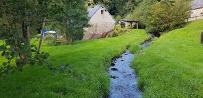 Property grounds - LE MOULIN D'AIROU (Villedieu-les-Poêles-Rouffigny)
