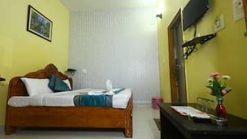Deluxe Room | Desk, free WiFi, bed sheets