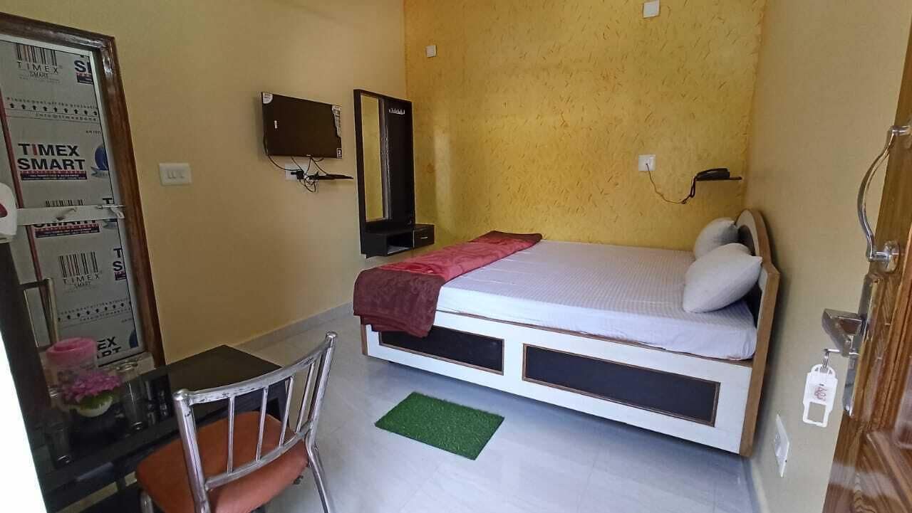 Deluxe Room | Desk, free WiFi, bed sheets