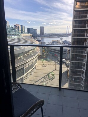 المنطقة المحيطة بالمنشأة