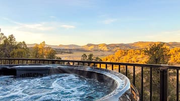 Bañera de hidromasaje al aire libre