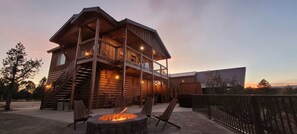 Terrace/patio - Overlook Casita | Private Hot tub | Zion NP (Orderville)