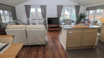 Cottage | Living area | TV