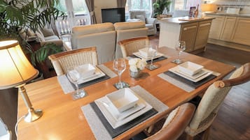 Cottage | Dining