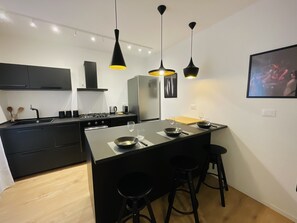 Fridge, oven, stovetop, coffee/tea maker - Parliament Apartment - Beautiful 120sqm in the heart of the historic center of Palermo (Palermo)