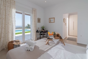 3 habitaciones, tabla de planchar con plancha, wifi y ropa de cama 