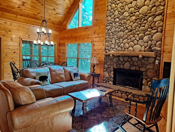 TV, fireplace - Best of both worlds! Feel secluded a mile from downtown in a luxury cabin. (Helen)