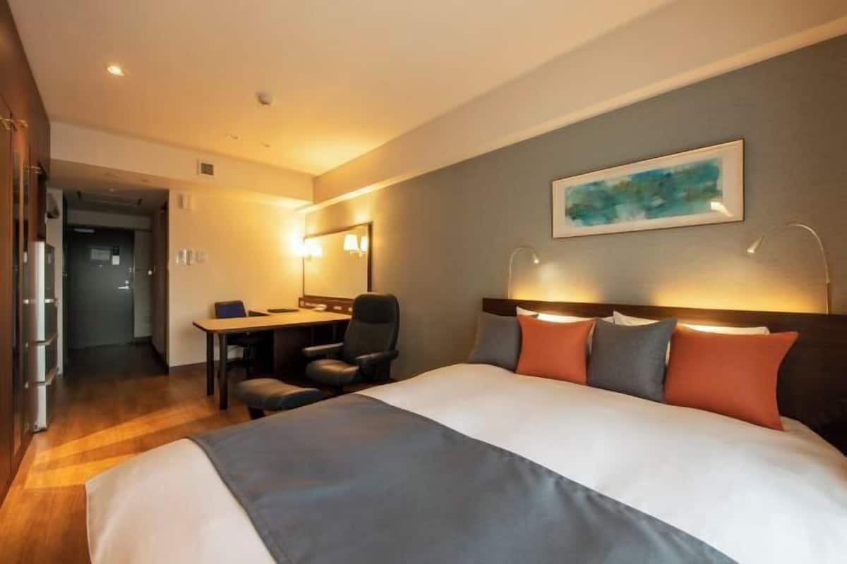 In-room safe, desk, blackout curtains, soundproofing