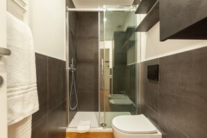 Apartment, 1 Bedroom | Bathroom | Shower, towels, toilet paper - easyhomes - Vincenzo Monti (Milan)