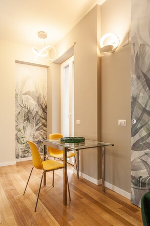 Appartement, 1 chambre | Cuisine privée | Réfrigérateur, micro-ondes, plaque de cuisson, lave-vaisselle