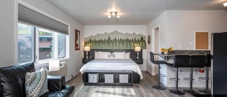 Iron/ironing board, free WiFi, bed sheets