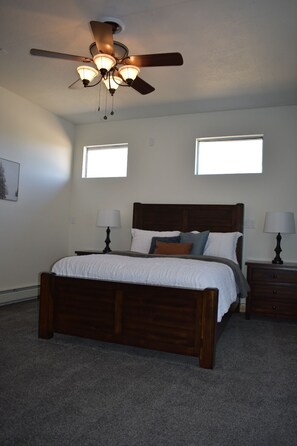 3 Schlafzimmer, Schreibtisch, Bügeleisen/Bügelbrett, kostenloses WLAN