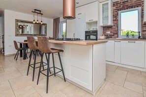 Kühlschrank, Ofen, Herdplatte, Geschirrspüler