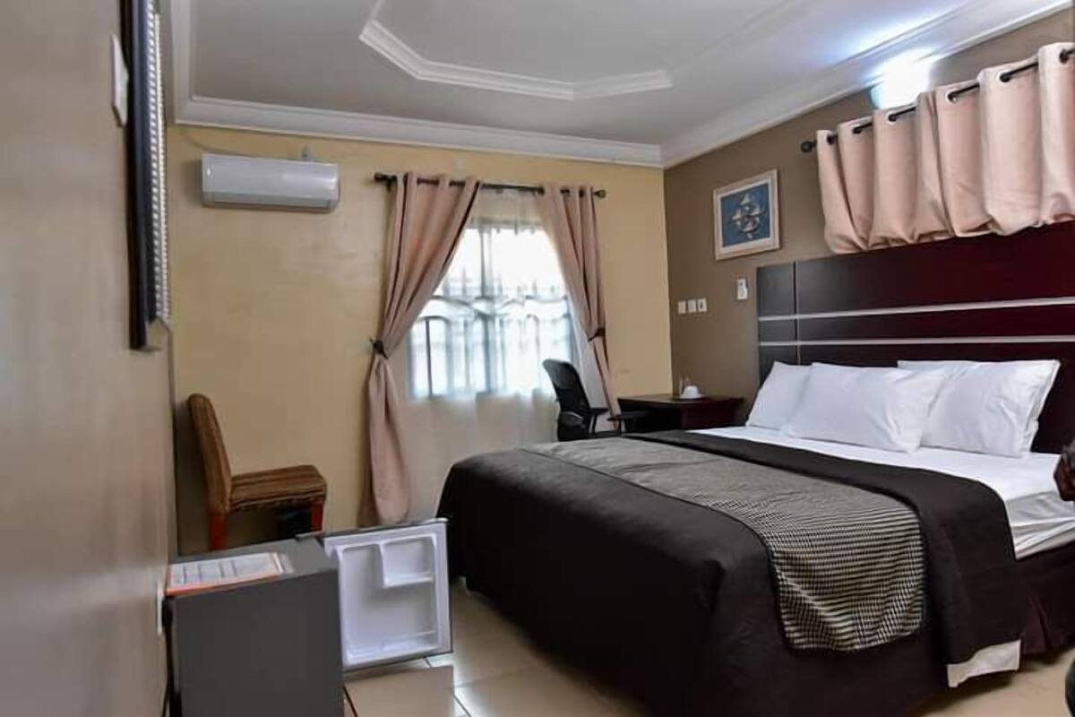 Habitación empresarial individual | Wifi gratis y ropa de cama 