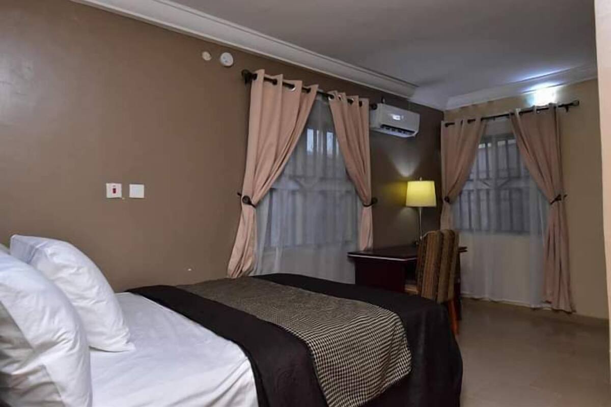 Habitación ejecutiva con 1 cama matrimonial o 2 individuales | Wifi gratis y ropa de cama 