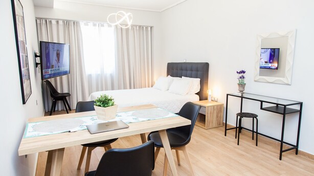 32-inch TV with digital channels - Contemporary chic in Central Athens (Athens)